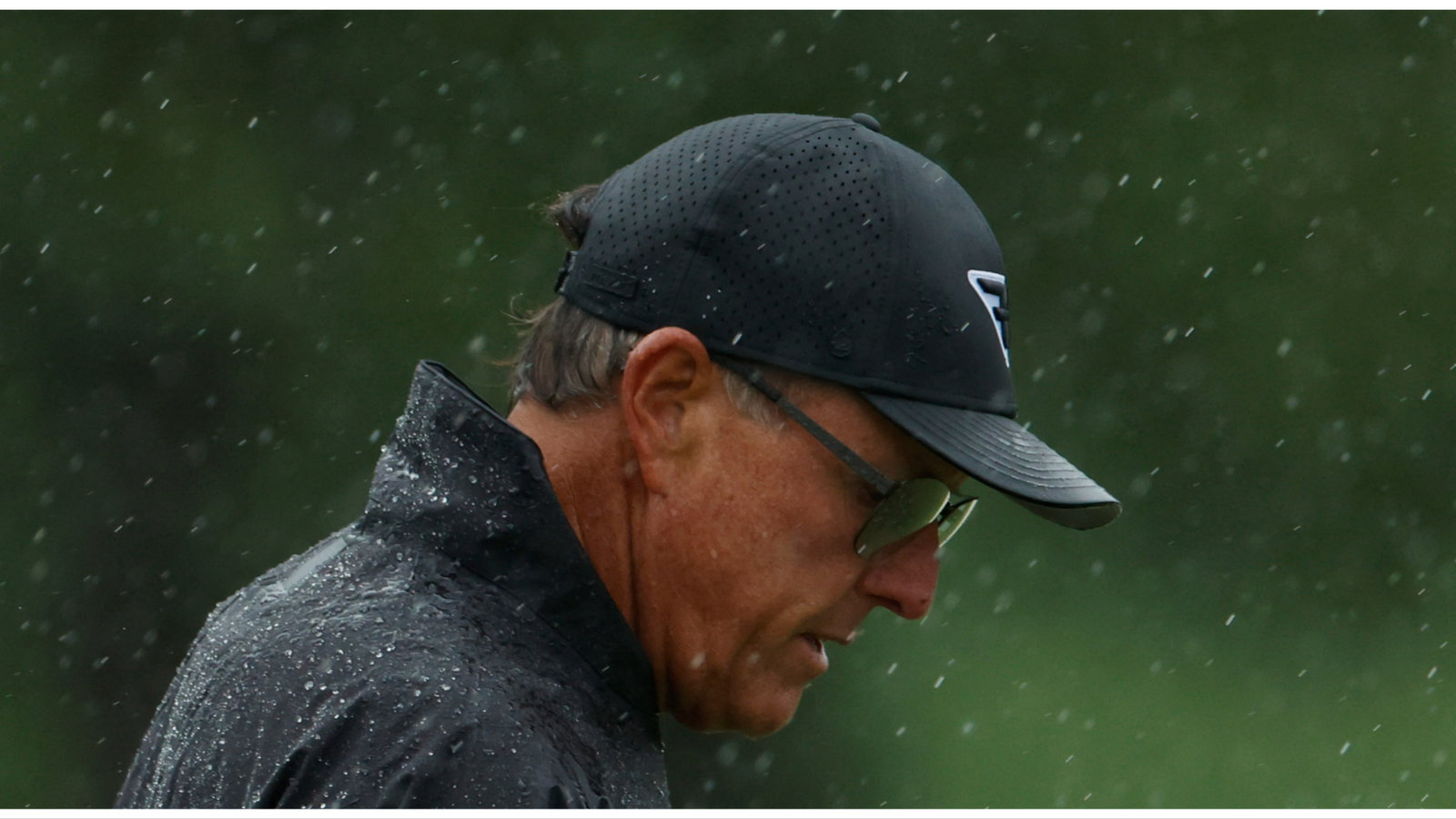 LIV Golf pro appears to confirm Phil Mickelson is still gambling